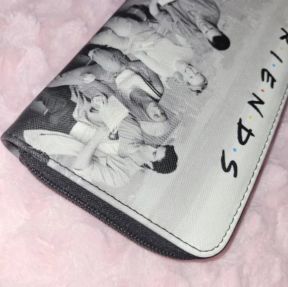 F•R•I•E•N•D•S zip-around wallet - Picture 12 of 16
